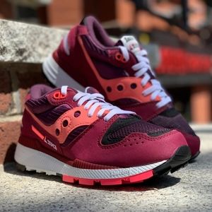 New Saucony Azura Retro Trainers
